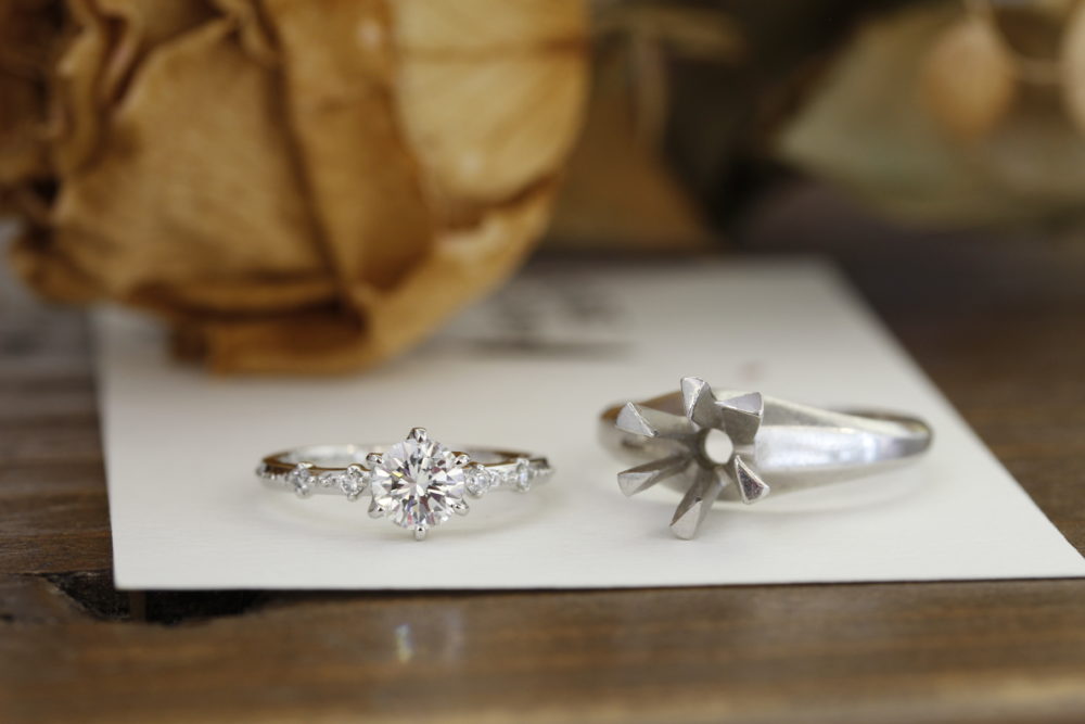 立爪婚約指輪を<br />
気に入った指輪に