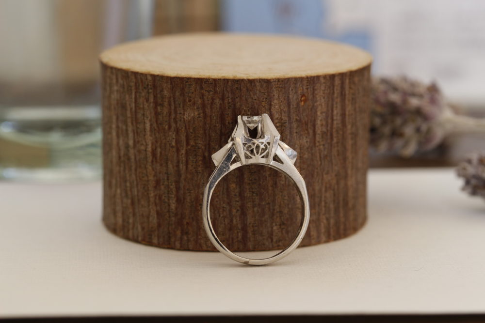 昔購入してもらった婚約指輪をネックレスへと