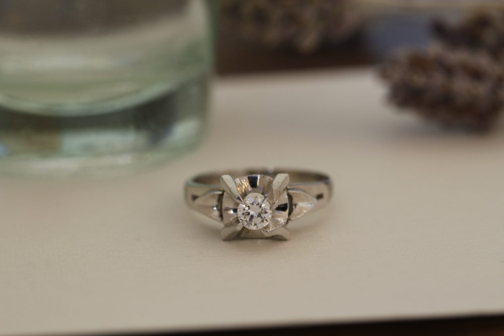 昔購入してもらった婚約指輪をネックレスへと