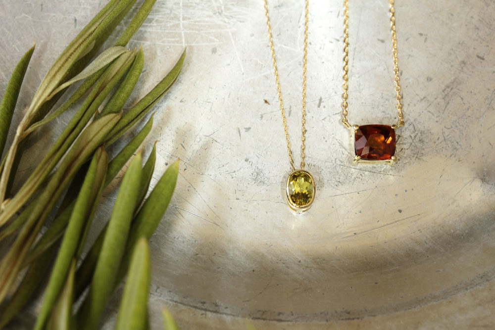 気に入ったルースを<br />
ネックレスに