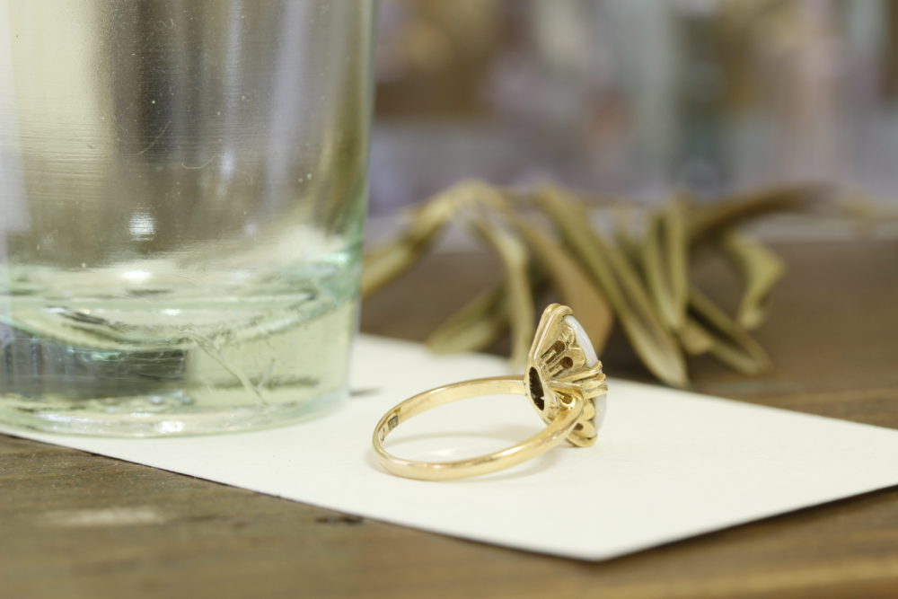 昔ながらのオパールの指輪を今でも使える指輪へ