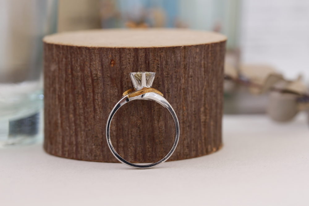 昔購入した指輪のダイヤを使っていつも身に着けておけるネックレスへ