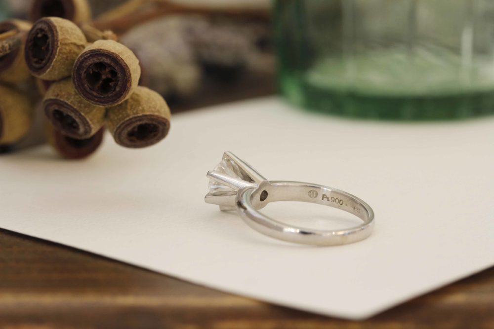 婚約指輪と、使わないリング達を