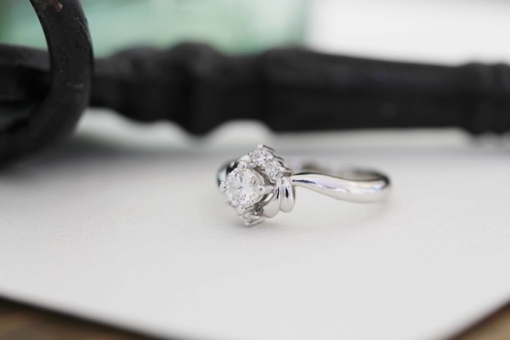 昔購入したダイヤモンドの指輪をそのままのデザインのネックレスへと