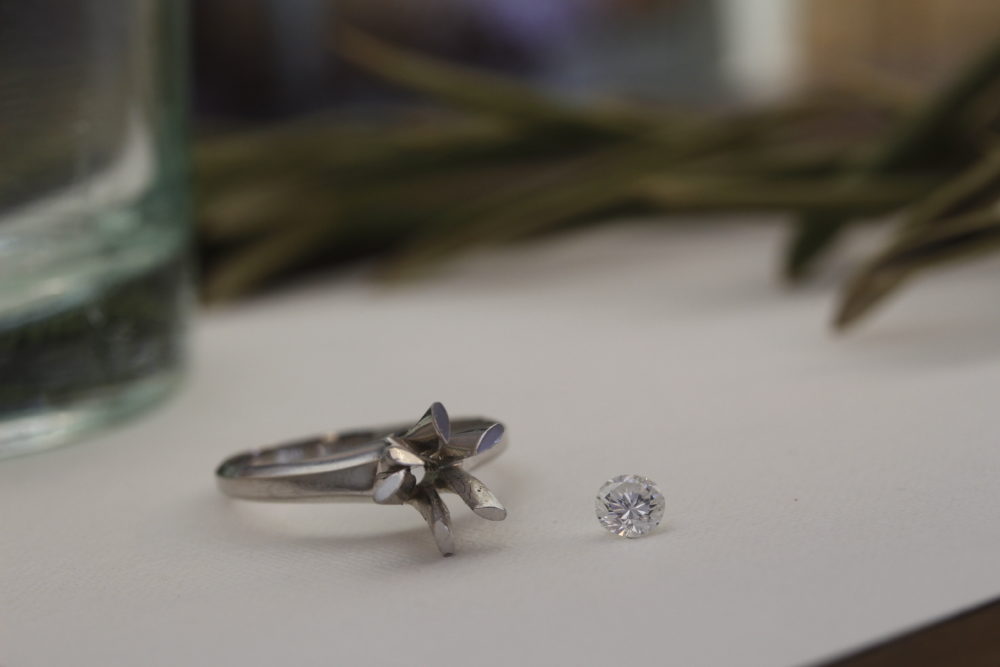 婚約指輪をネックレスへリフォーム