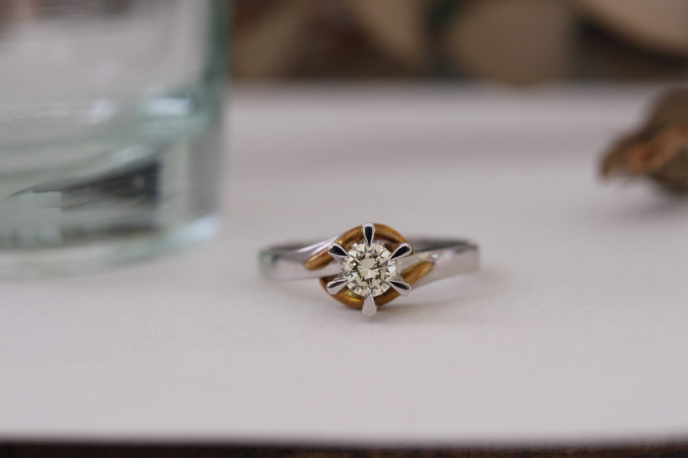 昔購入した指輪のダイヤを使っていつも身に着けておけるネックレスへ