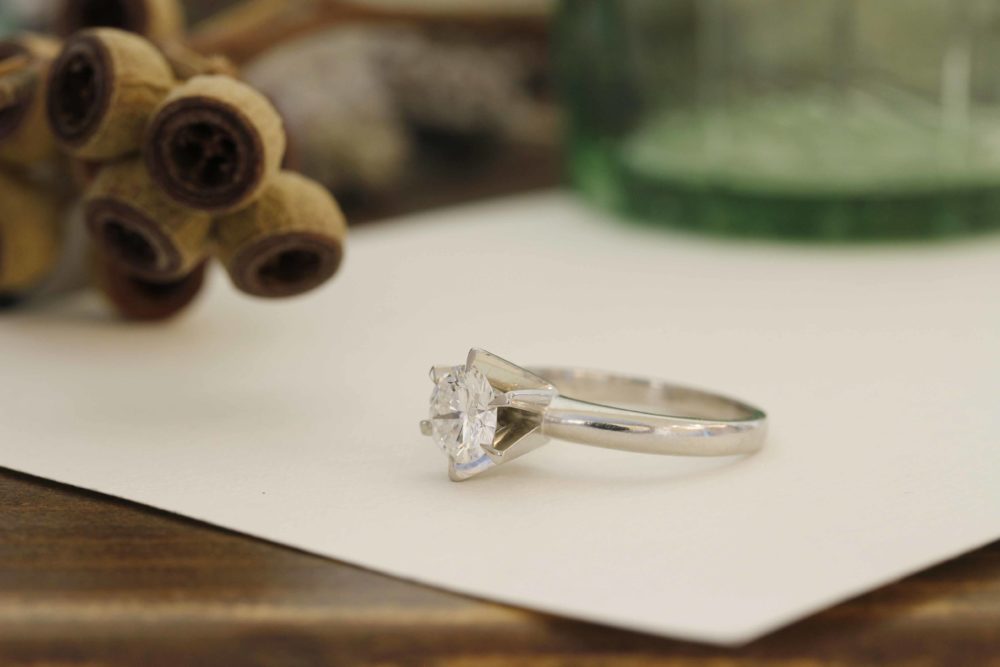 婚約指輪と、使わないリング達を