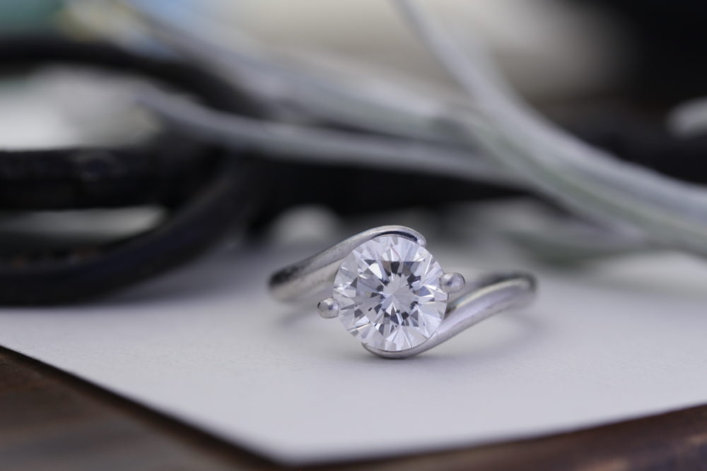 昔購入した指輪のよりしっかりとしたデザインへと