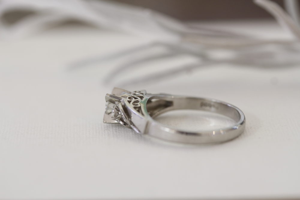 祖母のダイヤの婚約指輪をピアスやネックレスに