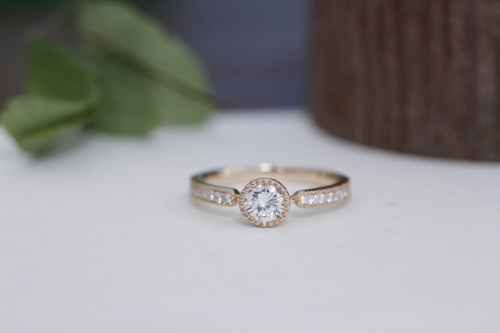 昔購入した指輪のダイヤを使ってアンティーク調なデザインへと