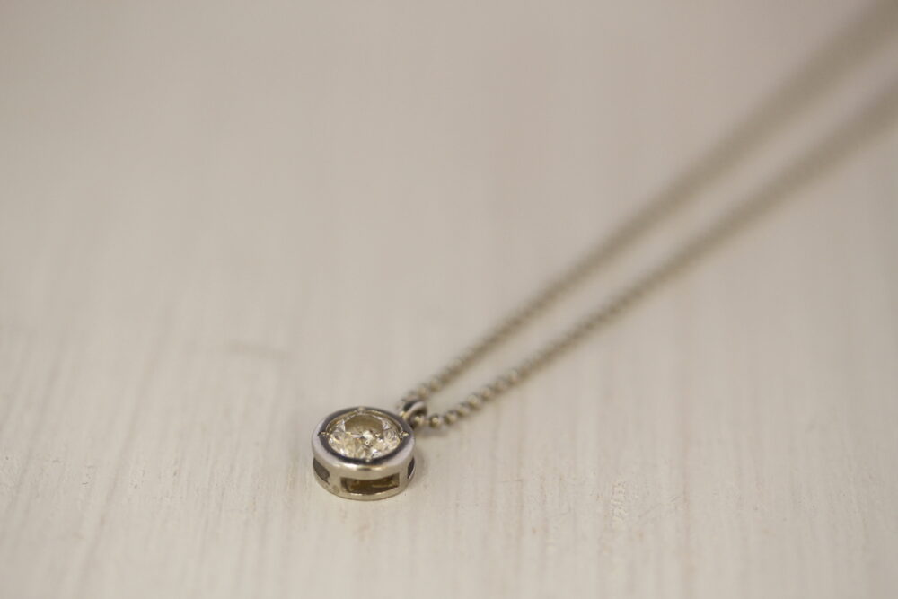 ネックレスから指輪へ