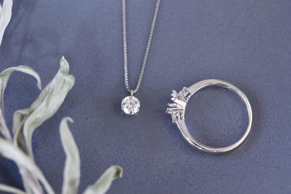 リングからネックレスへ