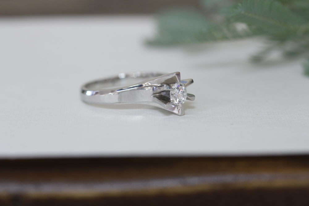 昔購入した婚約指輪のダイヤを使ってネックレスへ