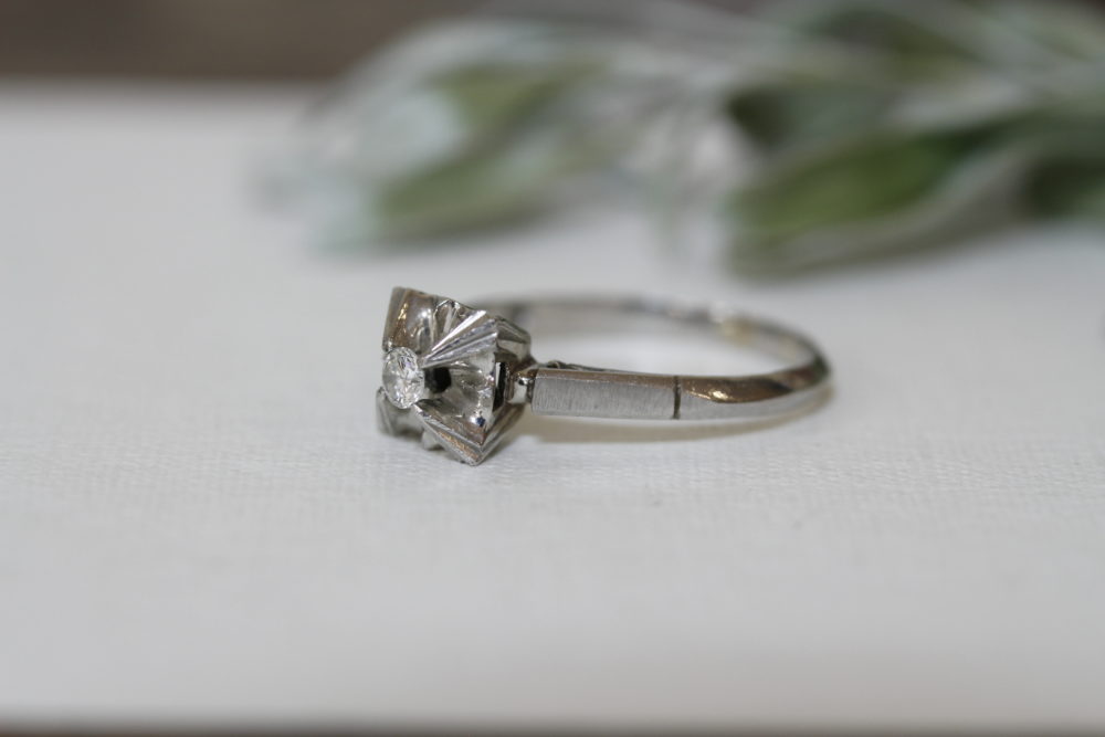 昔購入した指輪のダイヤを使ってシンプルなリングへと