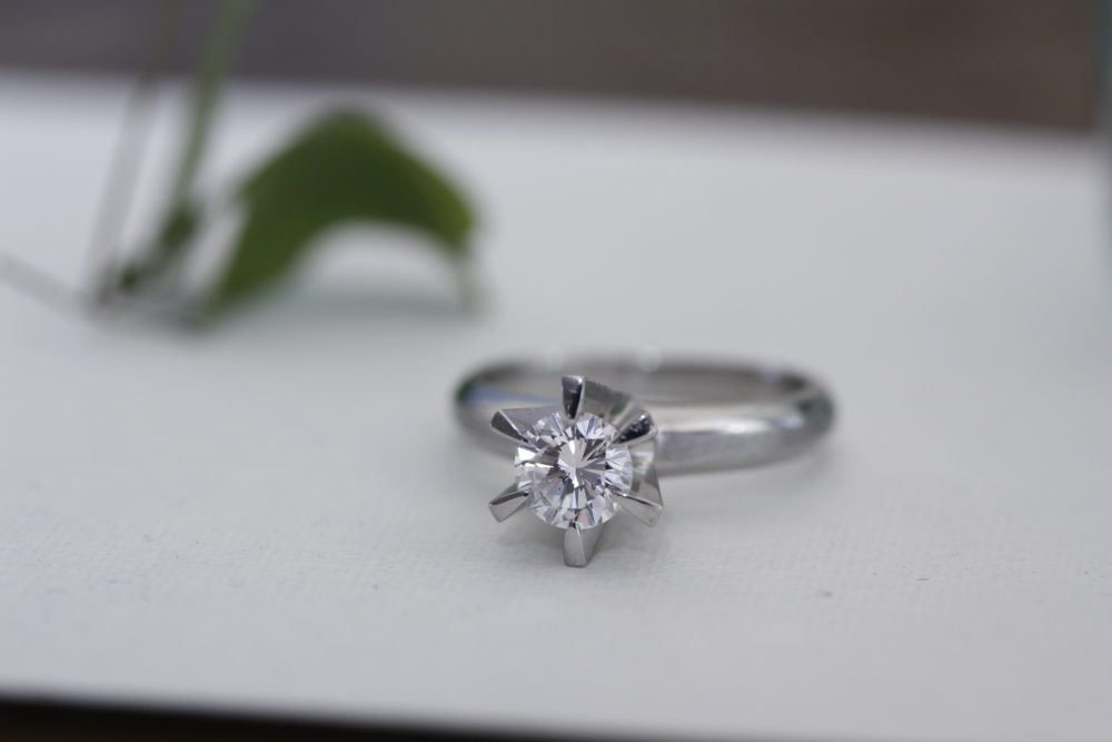 婚約指輪のダイヤを使って普段使いのできるリングとネックレスへとリメイク