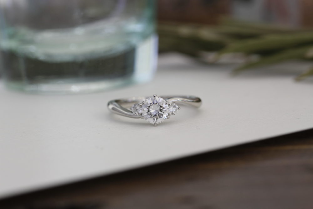 昔の婚約指輪を<br />
お嫁さんの婚約指輪に