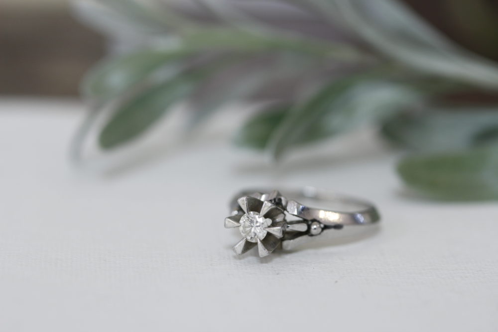 昔購入した指輪のダイヤを使ってシンプルなネックレスへと