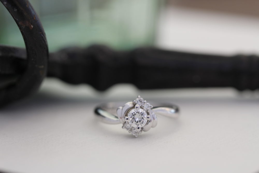 昔購入したダイヤモンドの指輪をそのままのデザインのネックレスへと