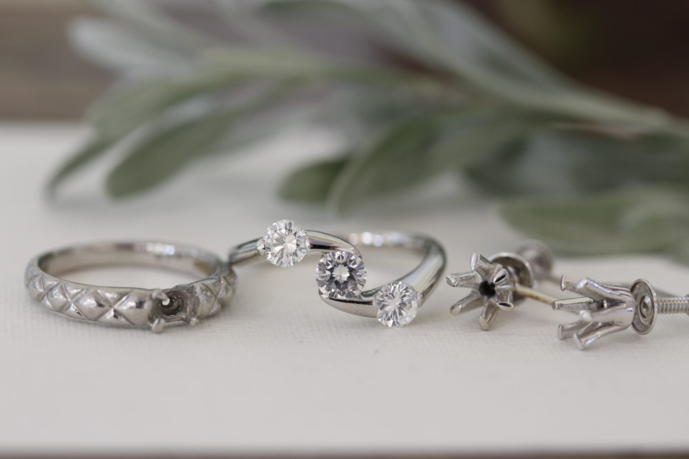 イヤリングとリングの<br />
ダイヤを使ってリングへ