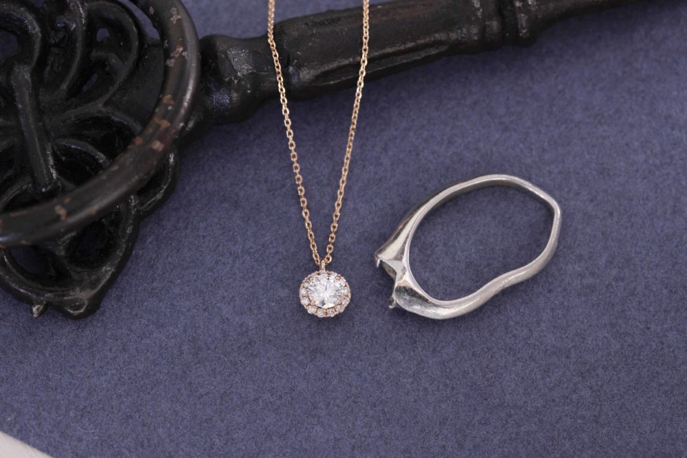 リングからネックレスへ