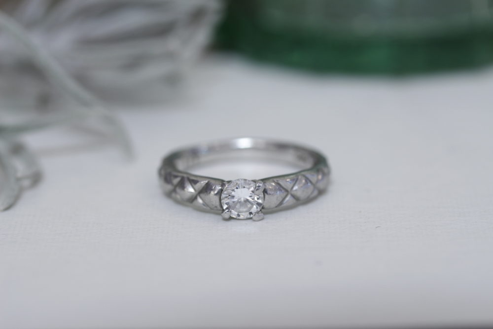 使わないジュエリーを集めて一つの豪華なリングへと