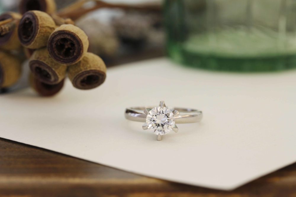 婚約指輪と、使わないリング達を