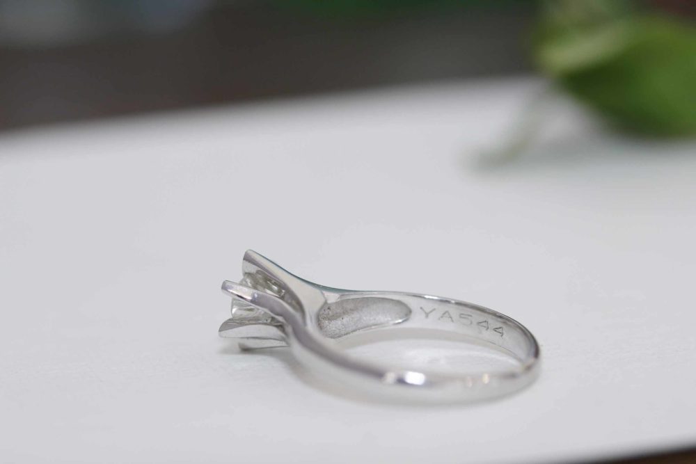 立爪の婚約指輪をネックレスにリフォーム