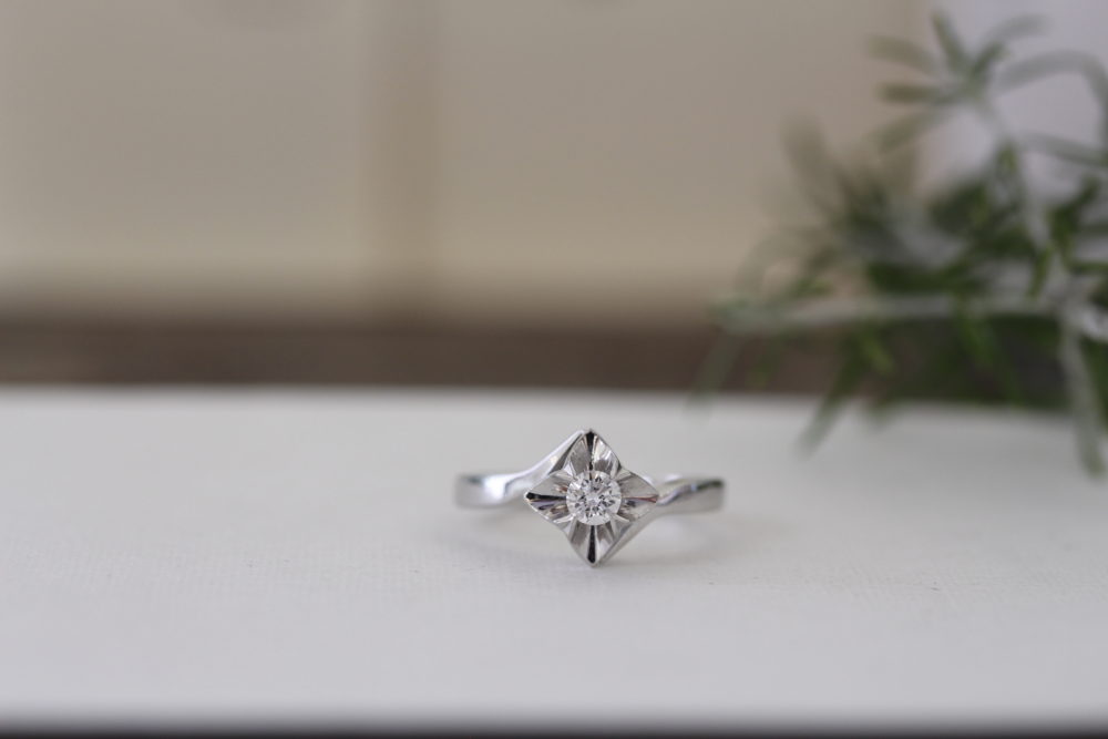 昔購入した指輪のダイヤを使ってプラチナのシンプルなデザインへと
