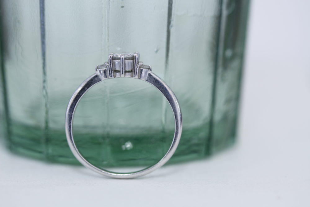 ダイヤの指輪をシンプルなリングとピアスへと