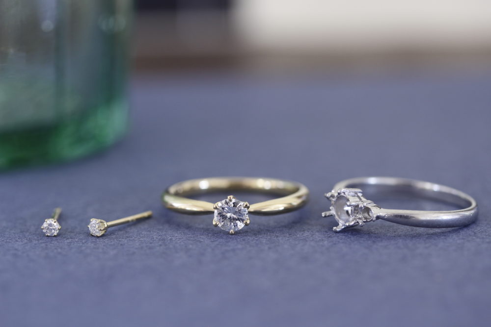 ダイヤの指輪をシンプルなリングとピアスへと