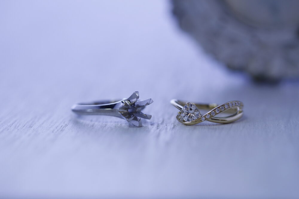 立爪婚約指輪を<br />
気に入ったデザインに