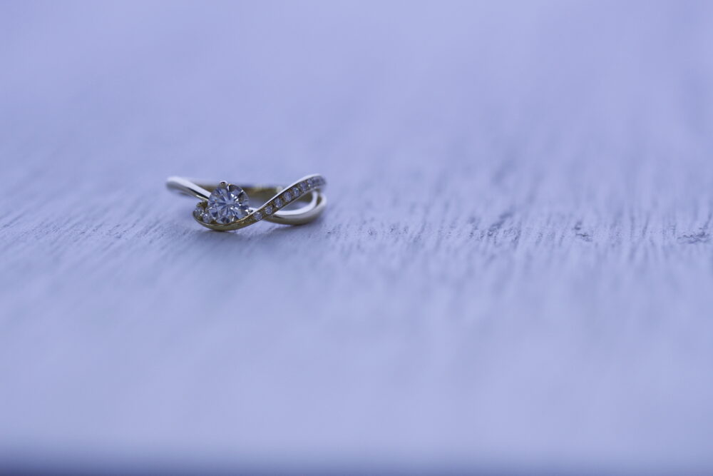 立爪婚約指輪を気に入ったデザインに