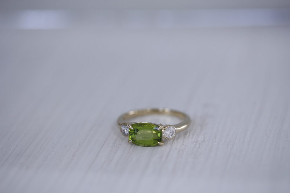 誕生石をネックレスと指輪に