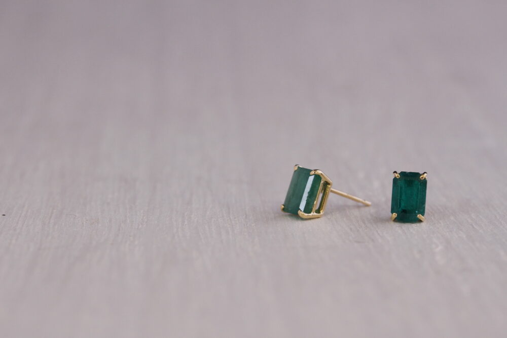 誕生石をピアスに