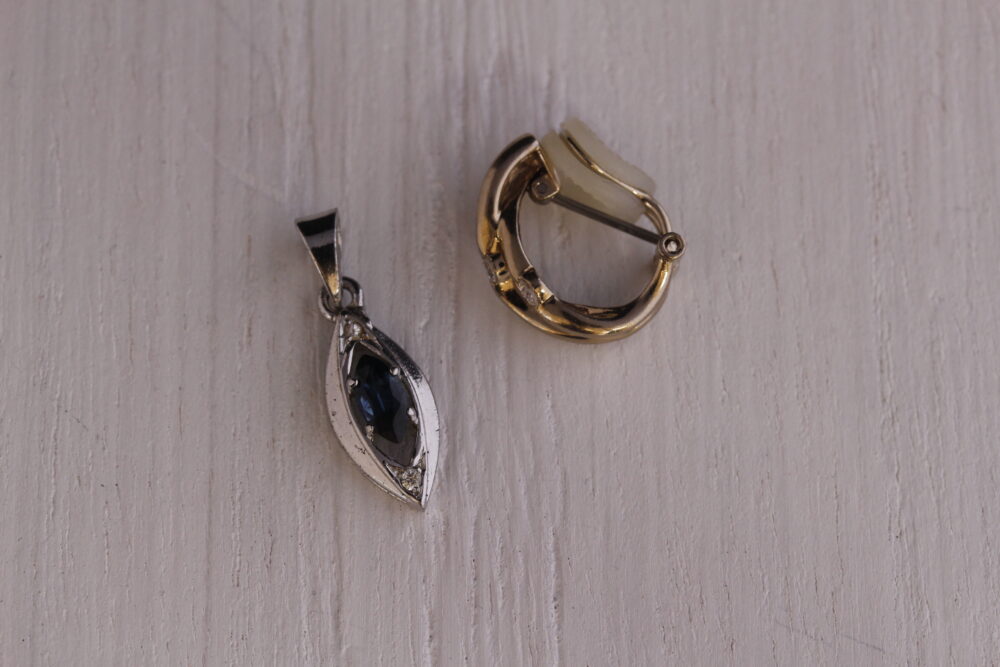 ペンダントトップとイヤリングをネックレスに