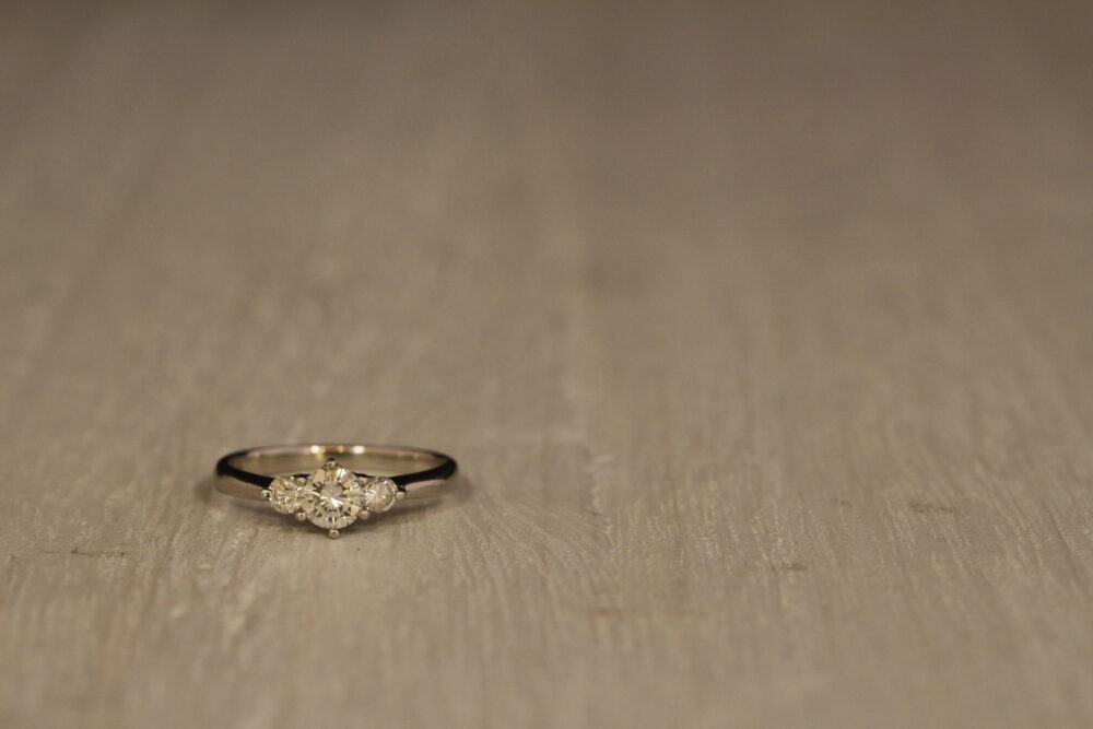 エンゲージリングを普段使いのジュエリーへ