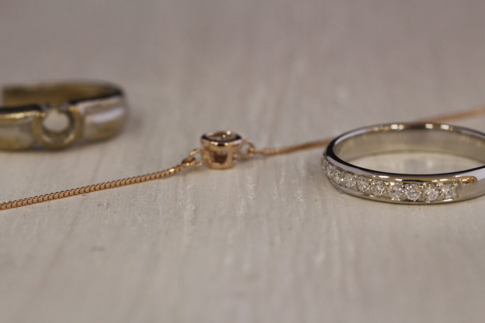 自身の指輪を指輪とブレスレットへ<br />
