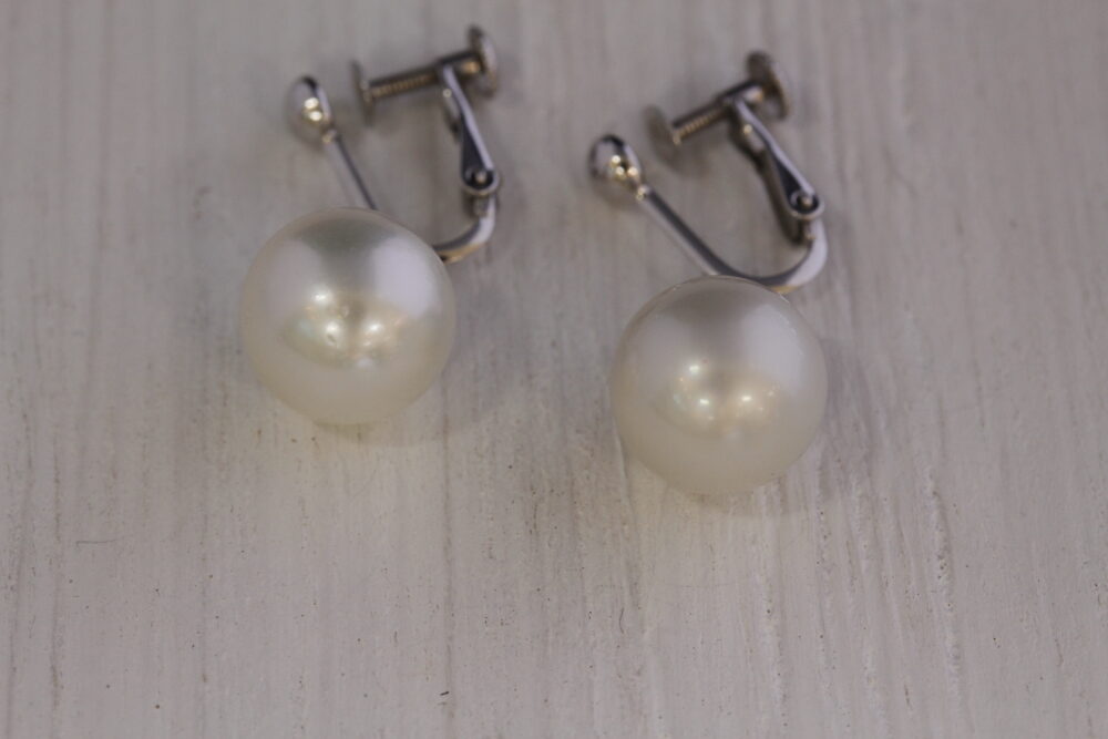 パールのイヤリングをピアスへリフォーム