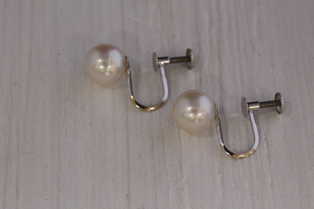 パールのイヤリングをピアスへリフォーム