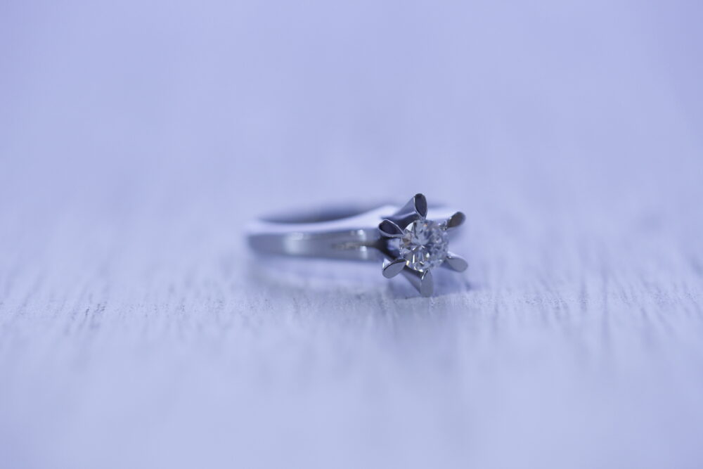 ダイヤの指輪をネックレスに