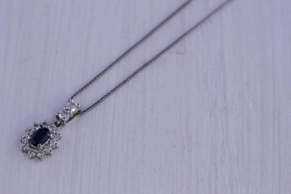 サファイアの指輪とネックレスでピアスへ