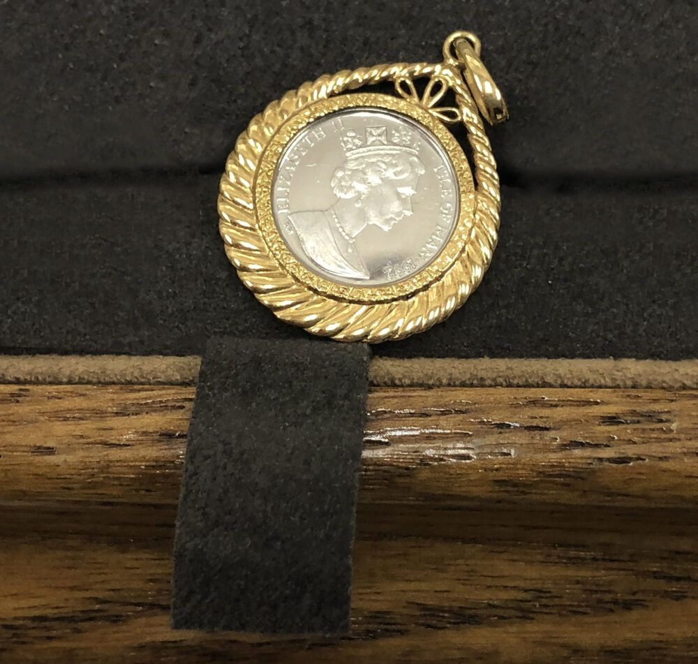 コインペンダントトップをシンプルに