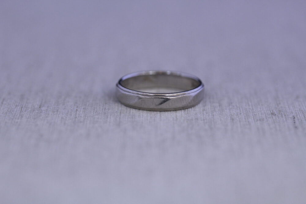 古くなった指輪の新品仕上げ