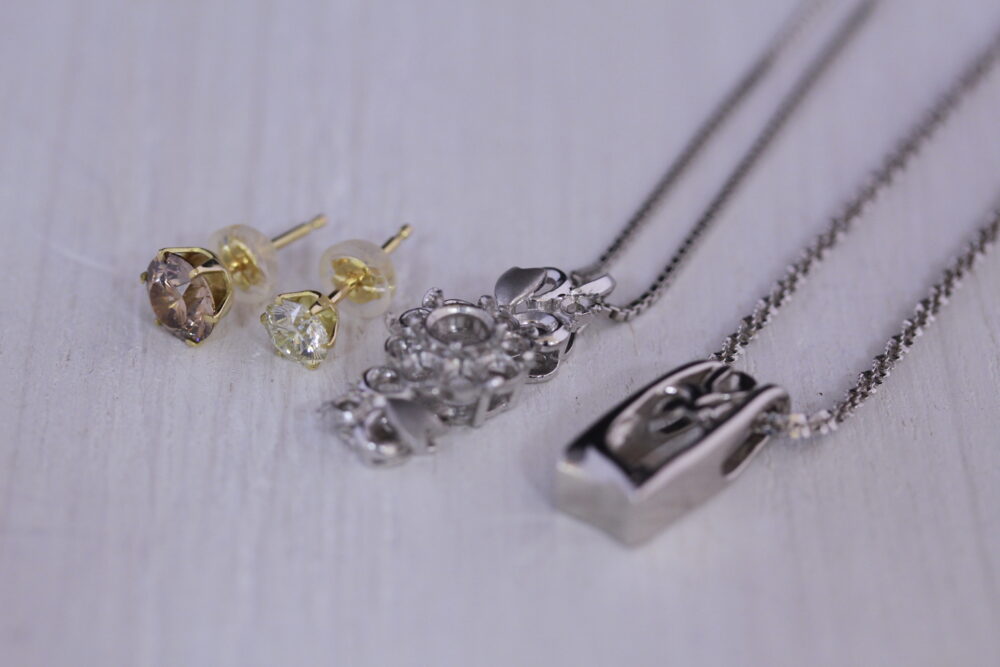ネックレス2本のダイヤをピアスへ