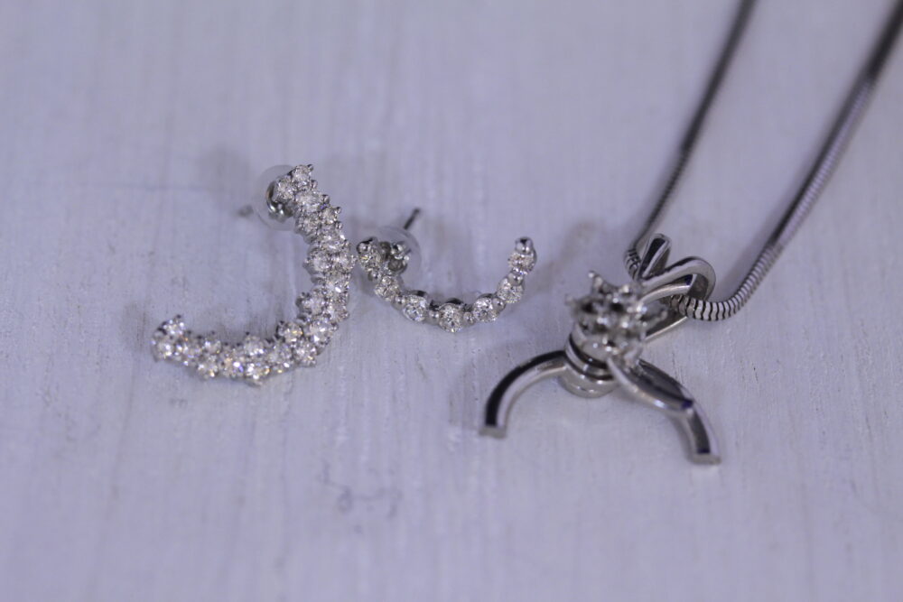 ペンダントトップのダイヤモチーフをピアスへ