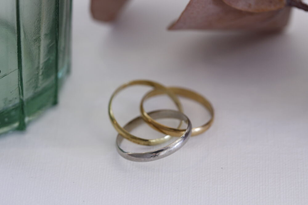 三連リングの一つをピンキーリングへ