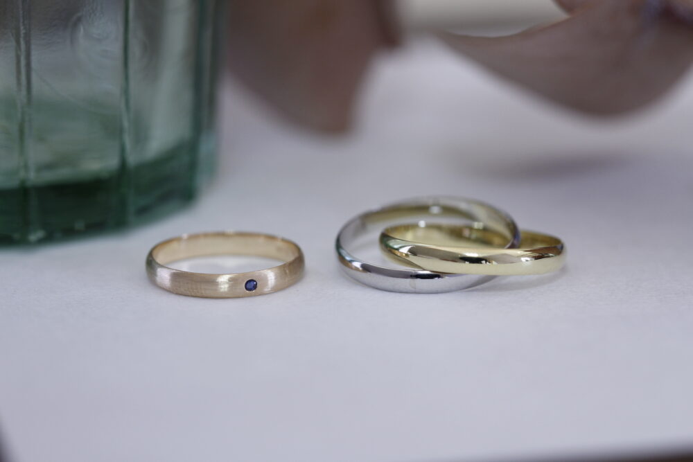 三連リングの一つをピンキーリングへ