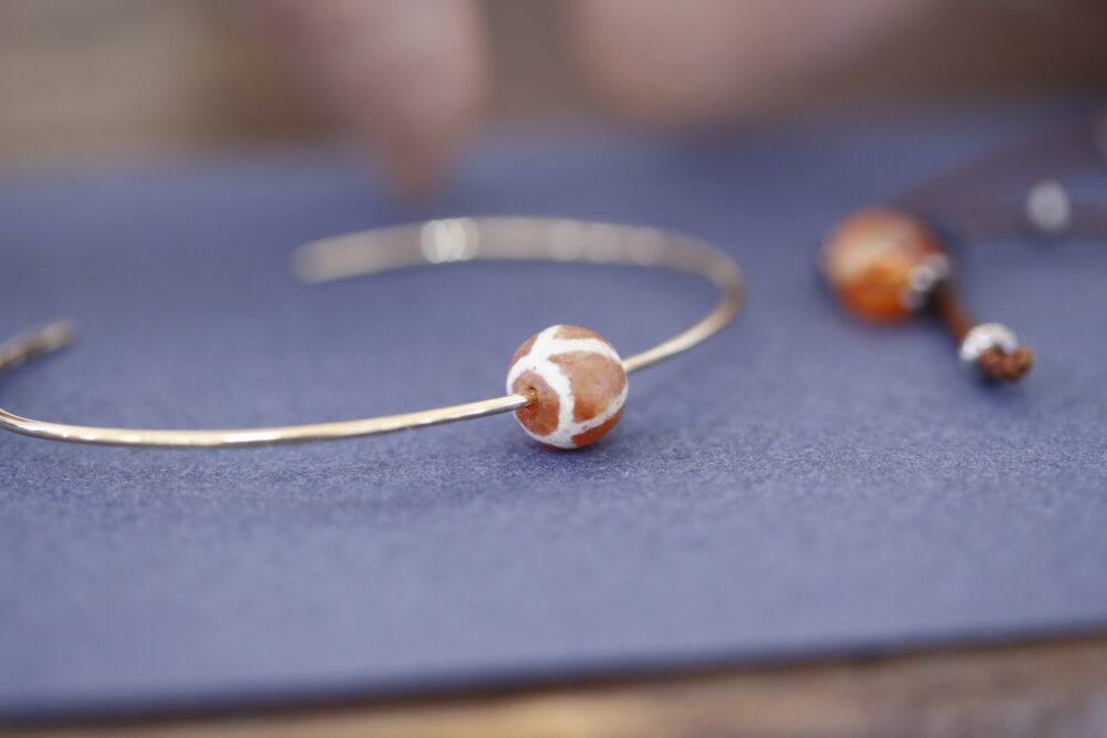 紐ブレスレットをバングルへ