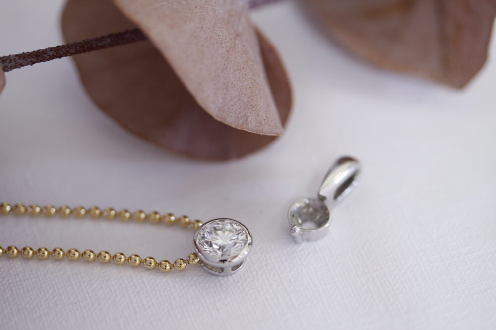 ダイヤのペンダントトップの<br />
デザイン変更