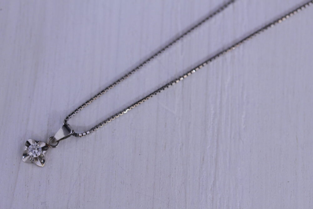 娘に譲るネックレスのデザイン変更